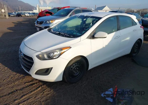 2017 Hyundai Elantra Gt z USA, uszkodzony, nr VIN KMHD35LH8HU375321
